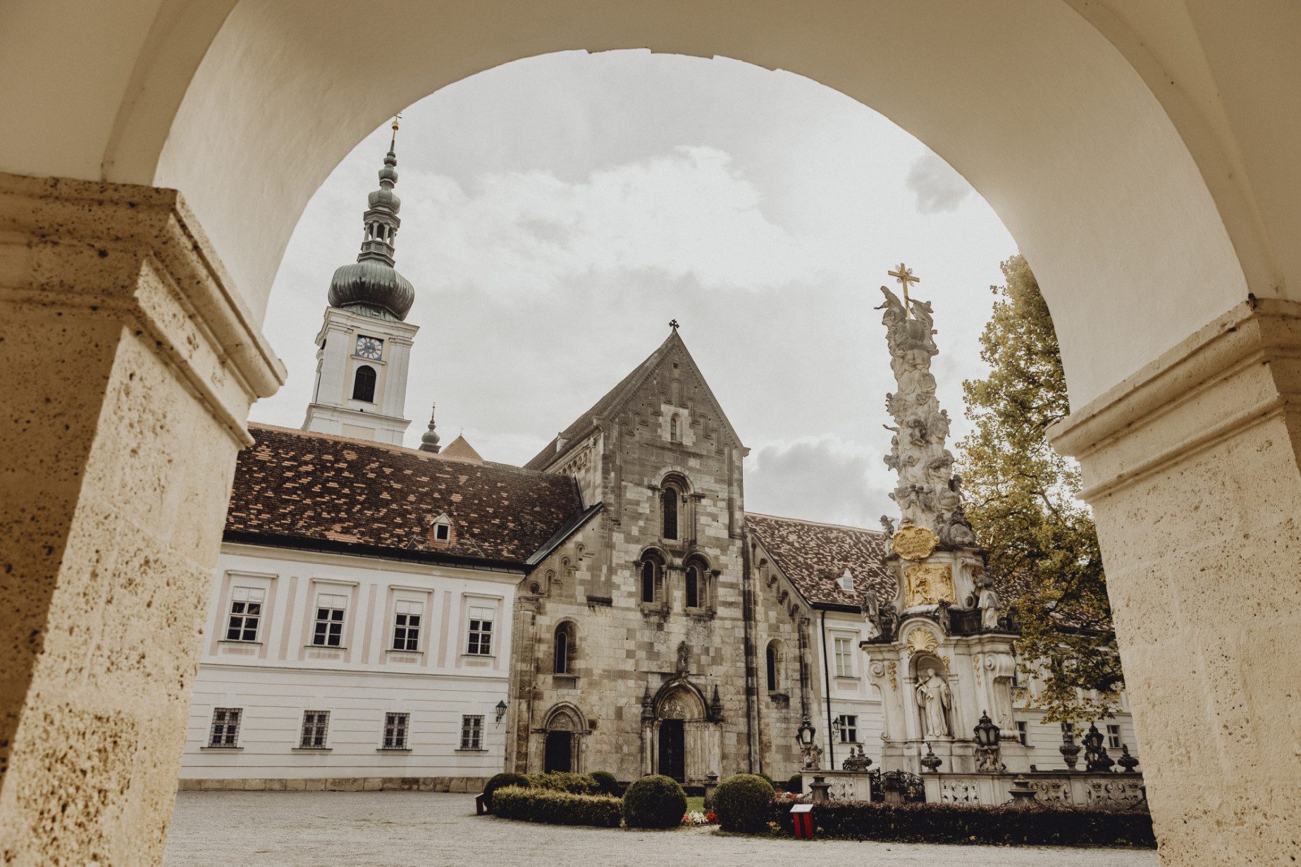 Gasthof, Stift und Klosterladen