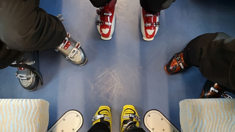 Schishuhe sind in der Mariazellerbahn willkommen, © Winter