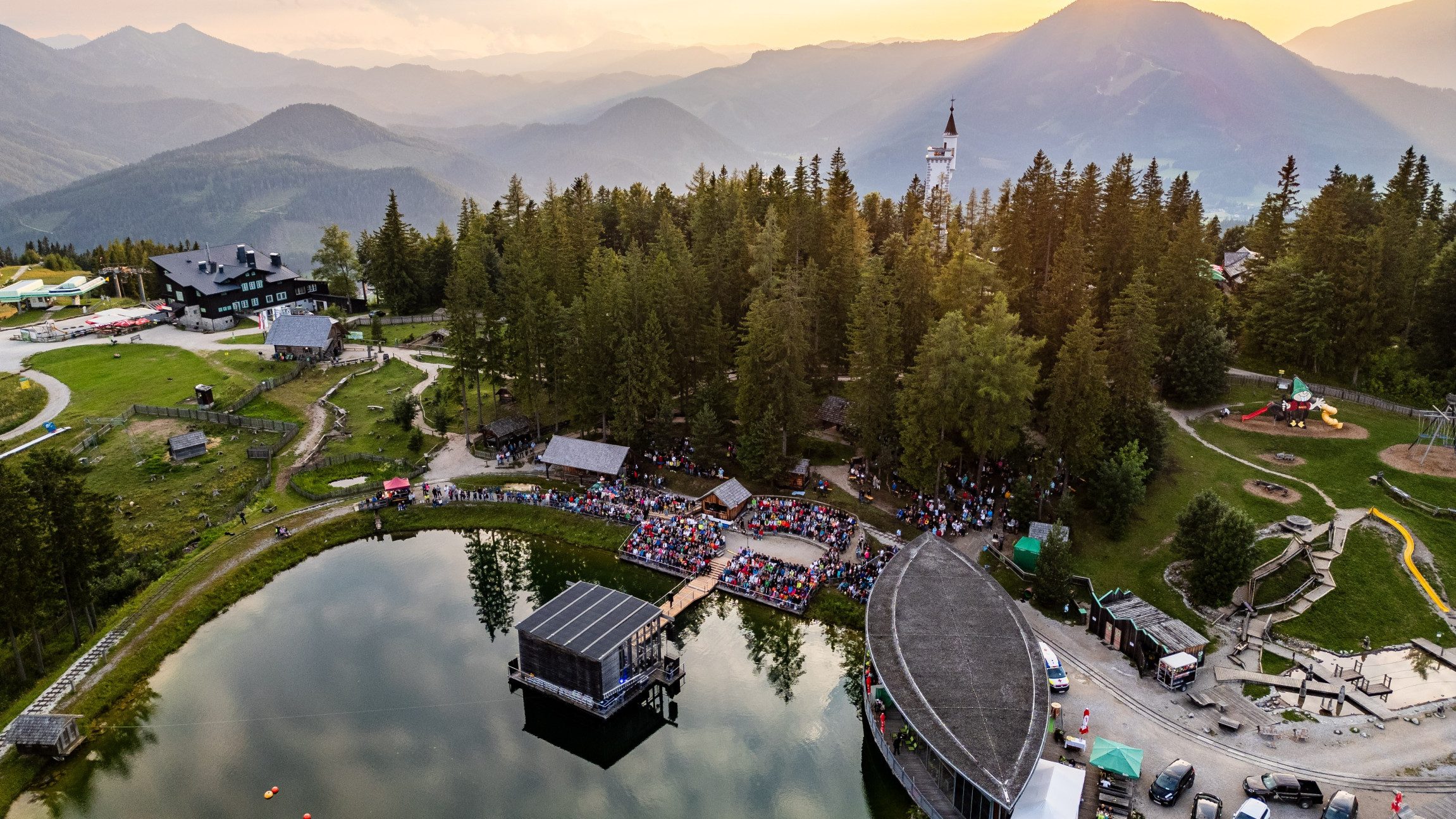 Blick auf die Veranstaltung auf der Mariazeller Bürgeralpe von oben.