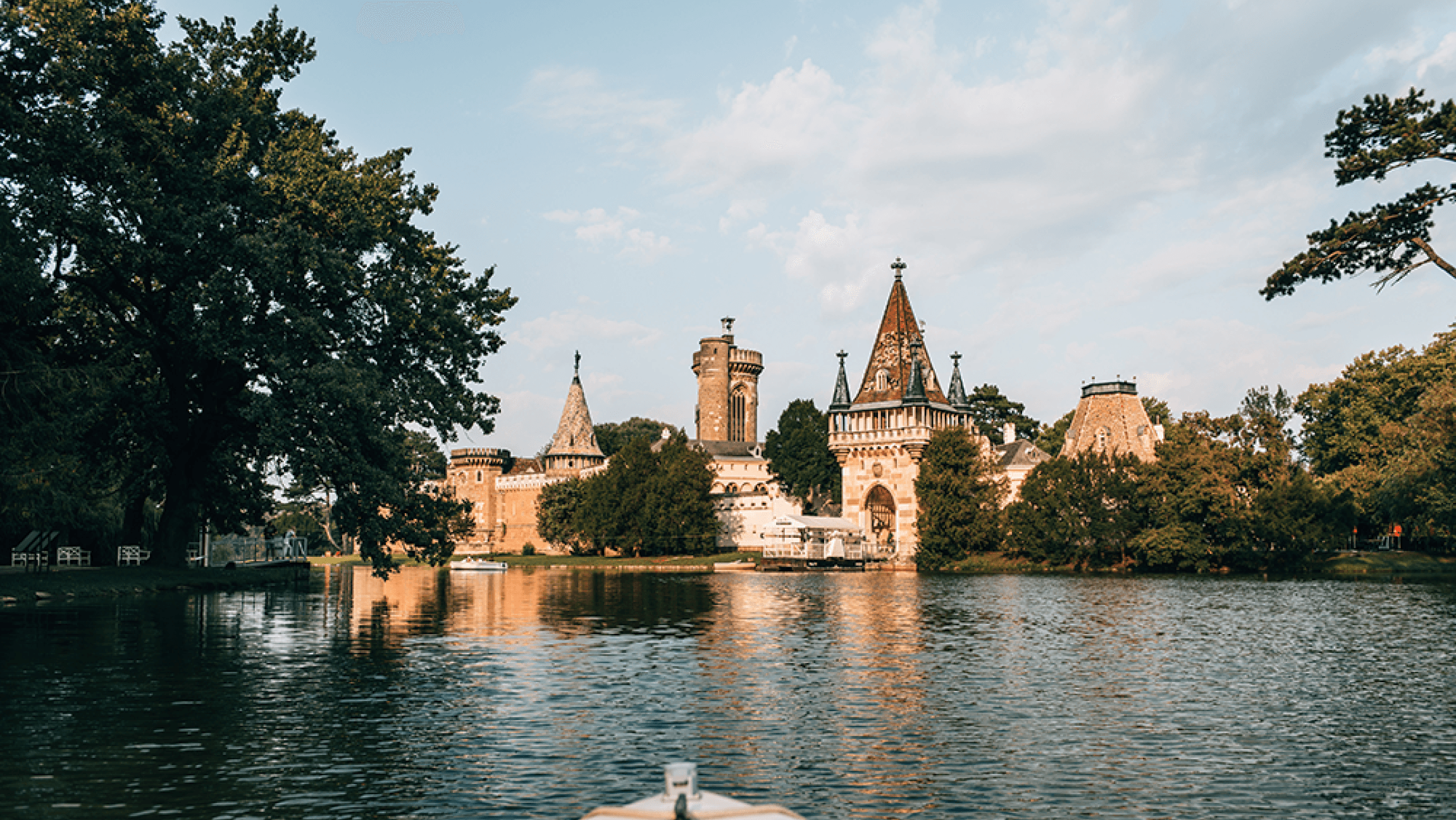 Die Franzensburg vor dem Schlossteich