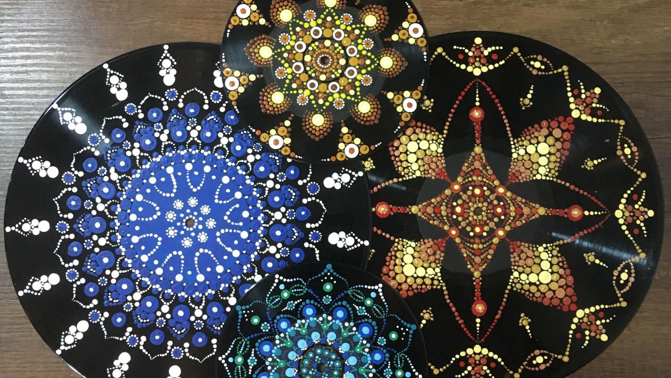 Dotted Mandala - ein Kunstwerk aus Punkten.