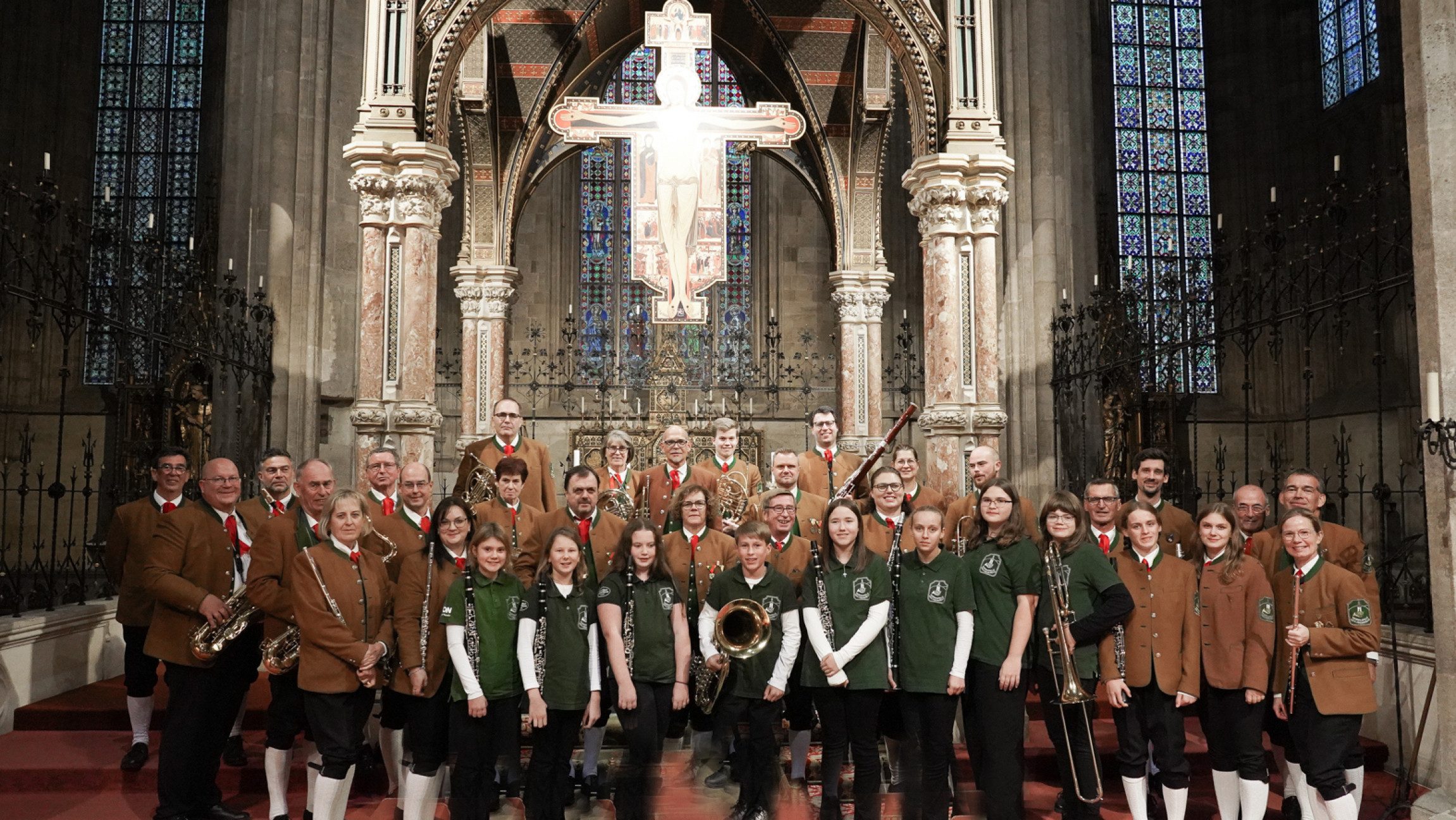 Die Mitglieder der Musikkapelle Heiligenkreuz nach dem Kirchenkonzert 2025