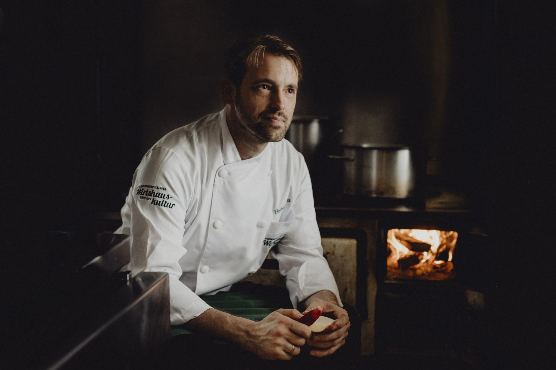 Herbert Bonka`s Schweinsbraten kommt aus dem 100-jährigen Holzofen