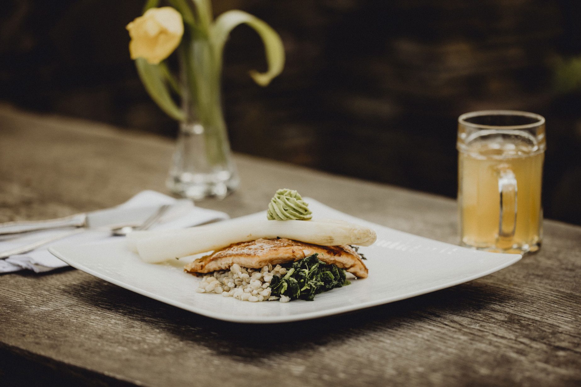 Zarter Fisch trifft knackigen Spargel