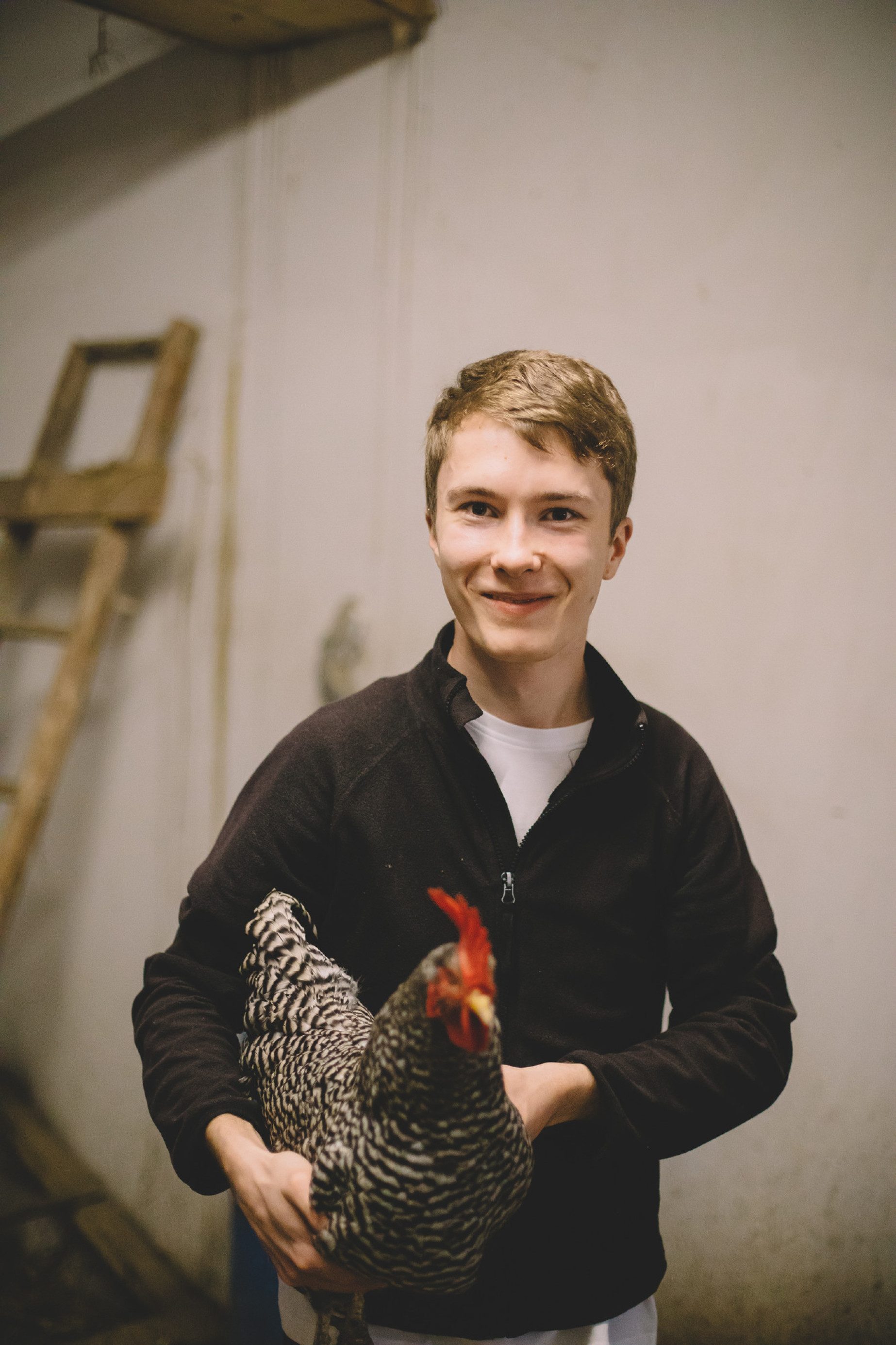 Konstantin Schwarz umsorgt auch mit Herzblut Beet und Hühnerstall