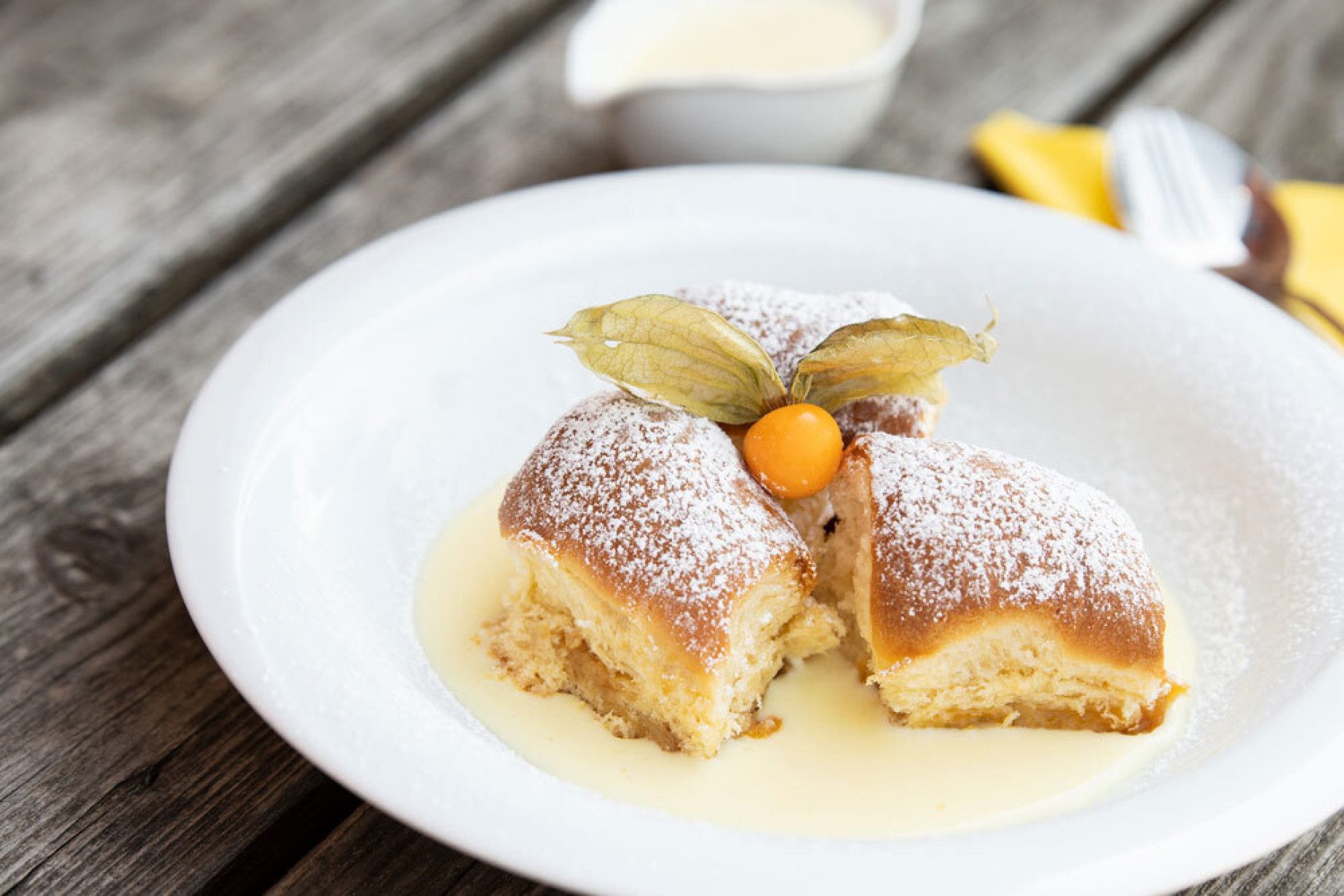 Freitags: Buchteln mit Vanillesauce