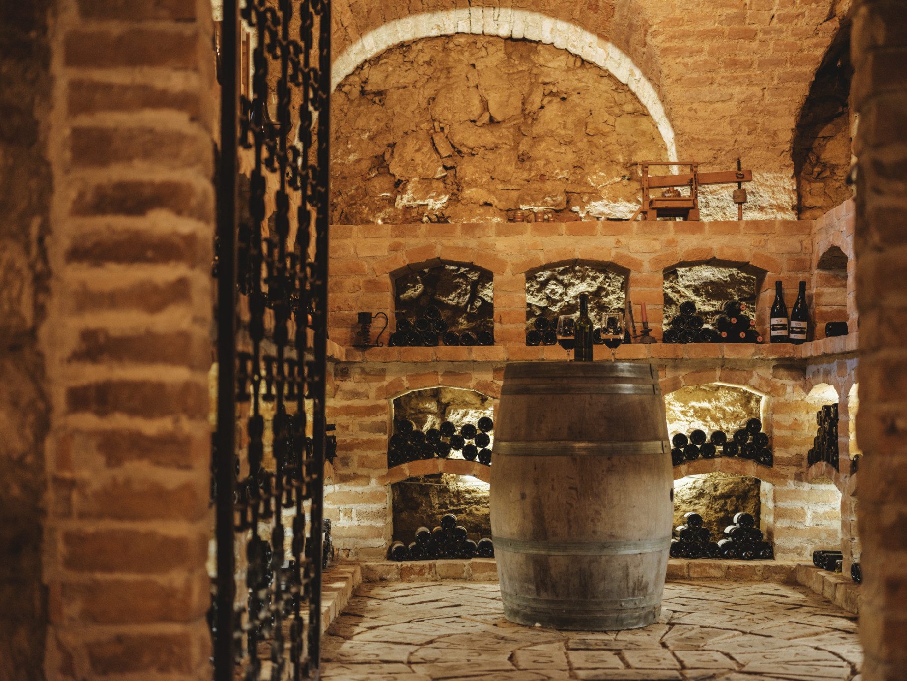 Weinkeller mit Vinothek