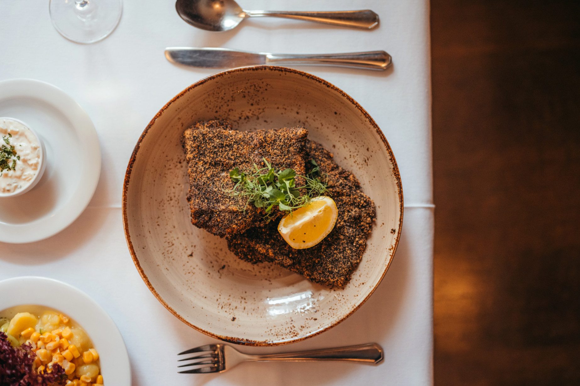 Waldviertler Karpfenfilet vom Stift Zwettl in Graumohn paniert