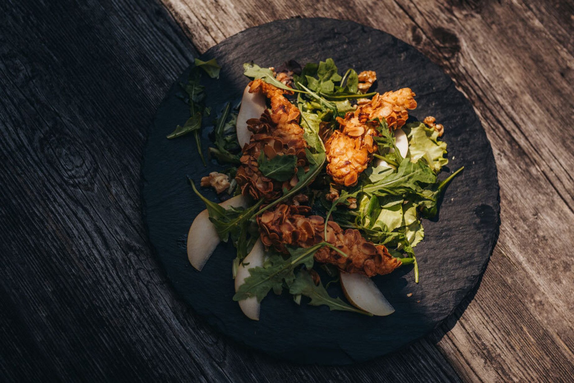 Hühnerfilet, Mandelkruste, Birnen-Most-Salat