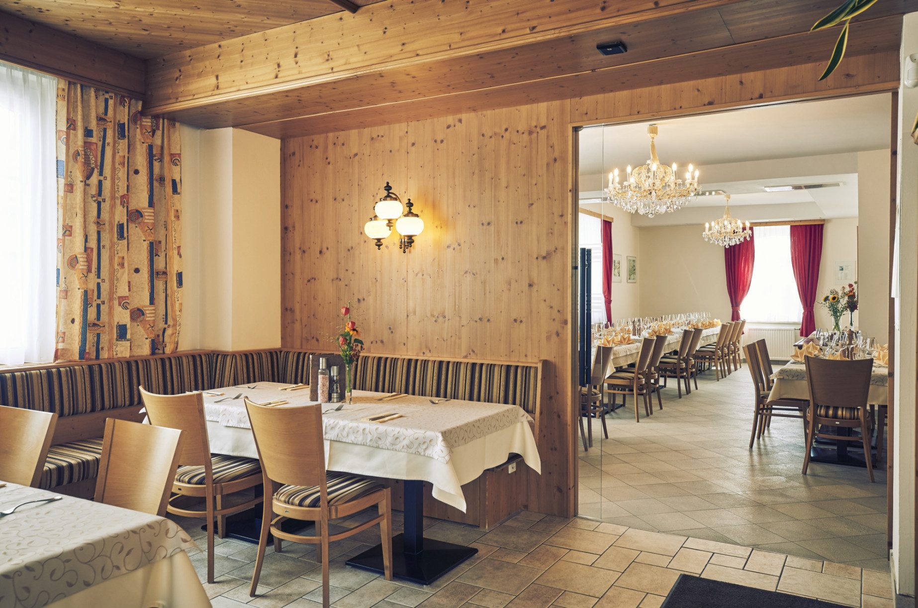 Gastzimmer und Festsaal