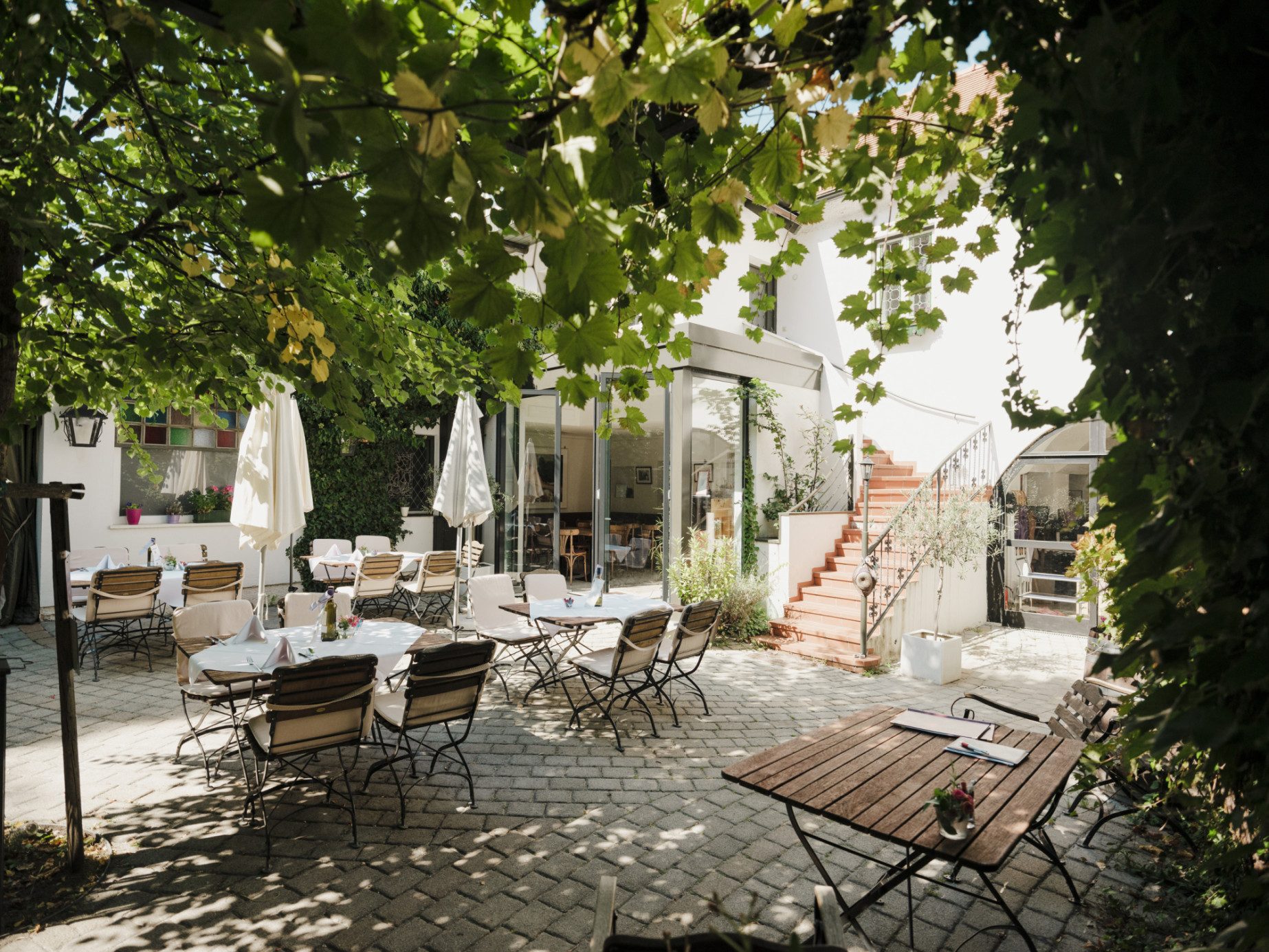 Wunderschöner Gastgarten direkt an der Donau