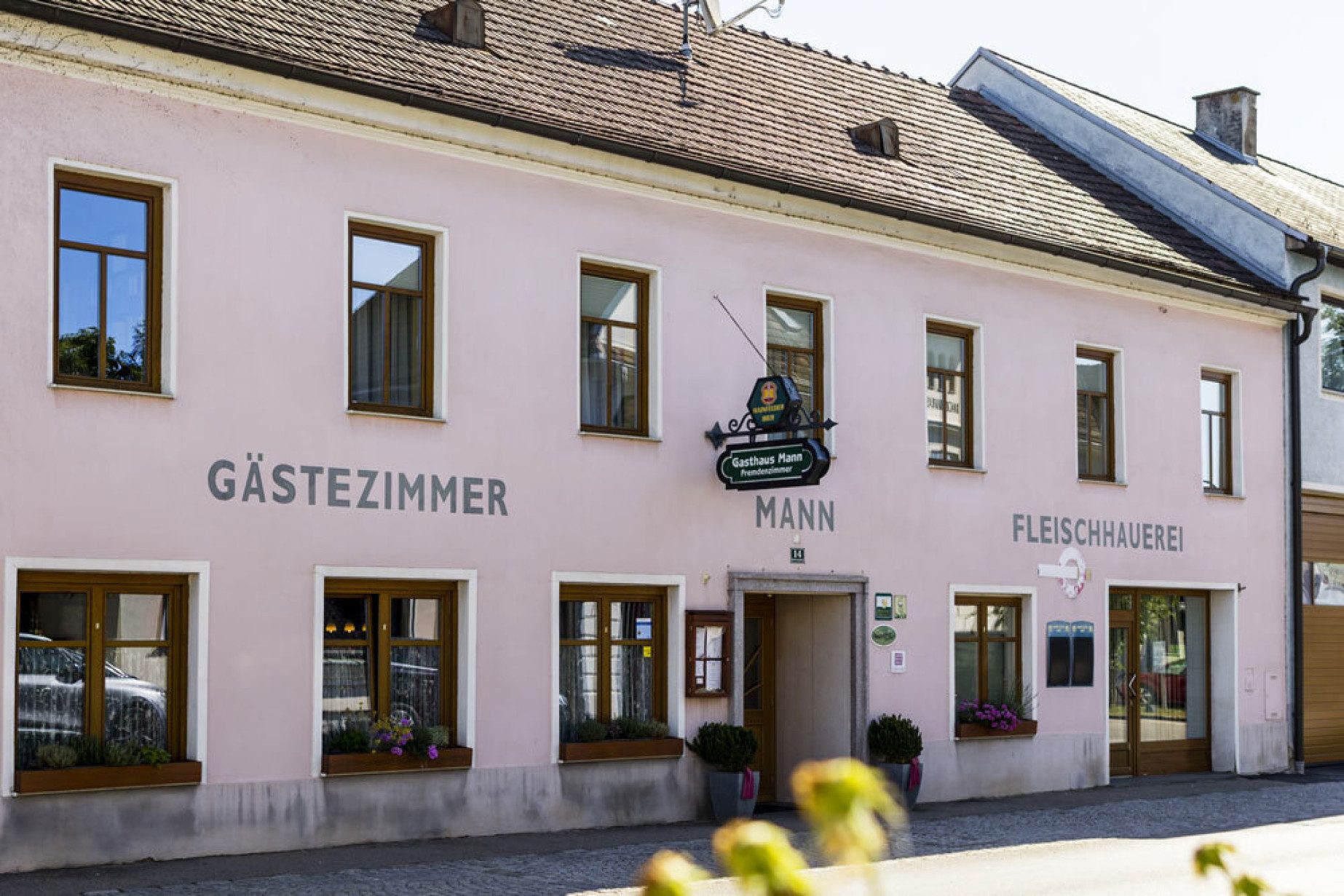 Wirtshaus mit Gastgarten im Innenhof