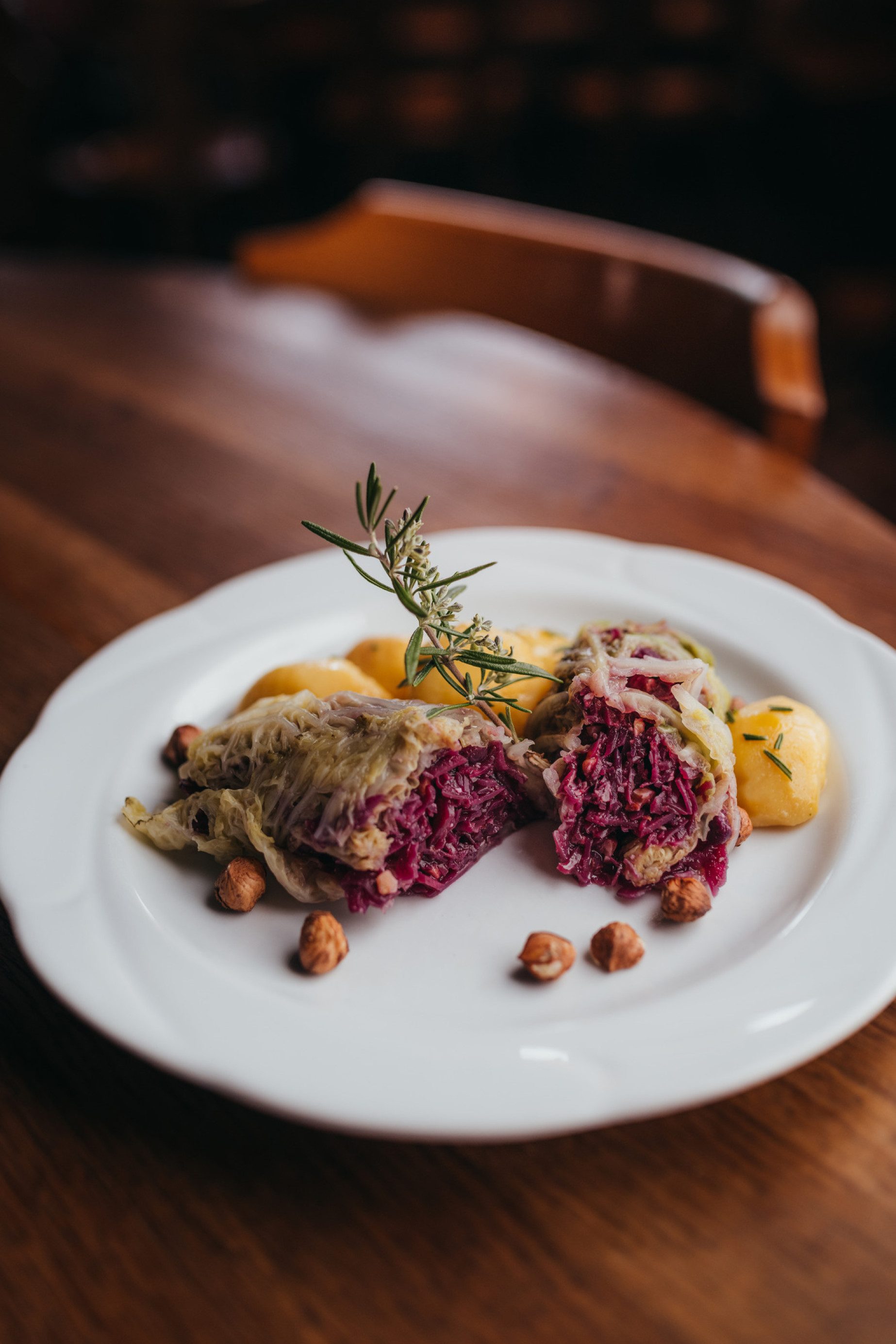 Krautblätter mit Nussfülle