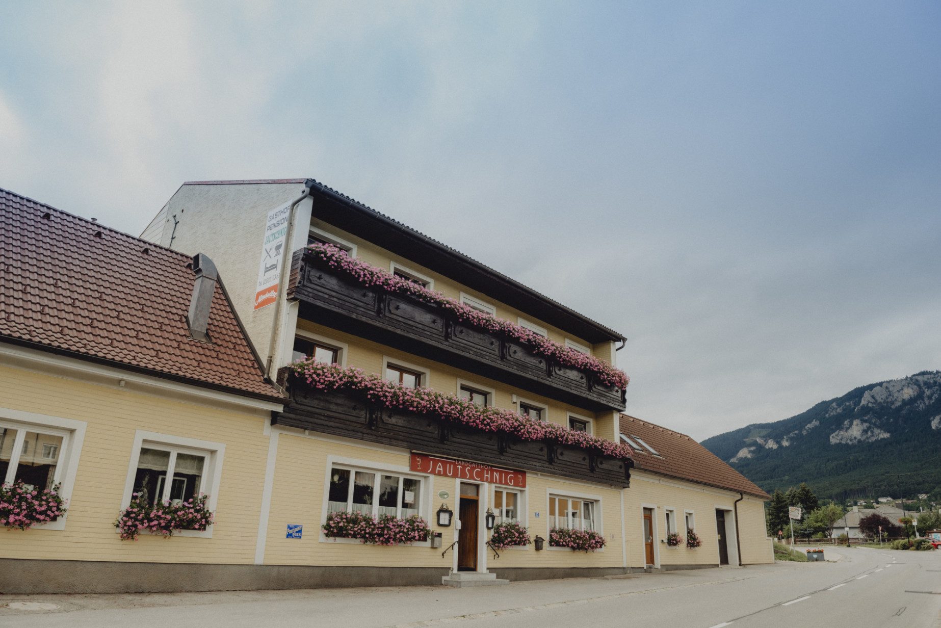 Landgasthof am Fuße der Hohen Wand