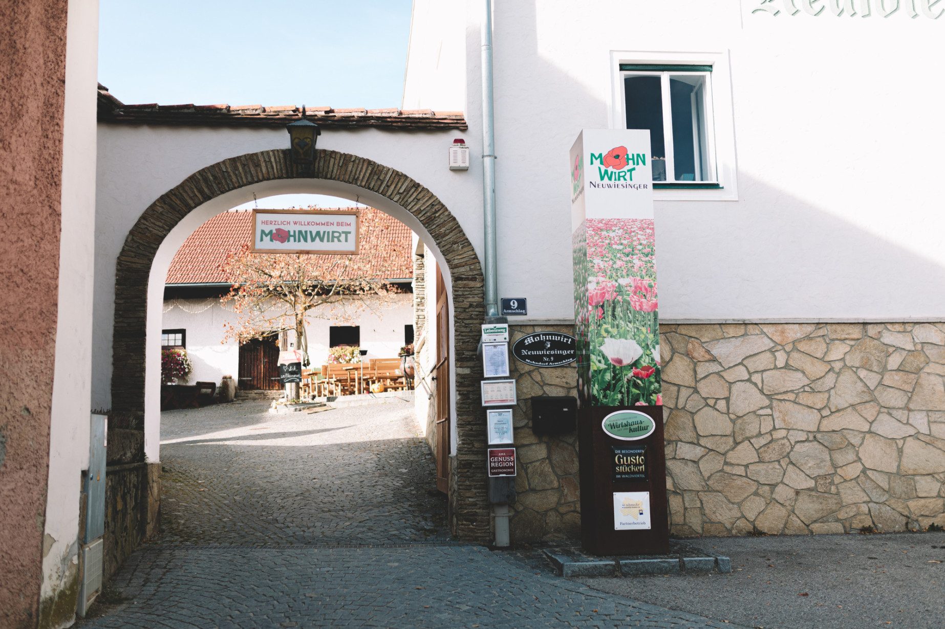 Im Mohndorf Amschlag gelegen