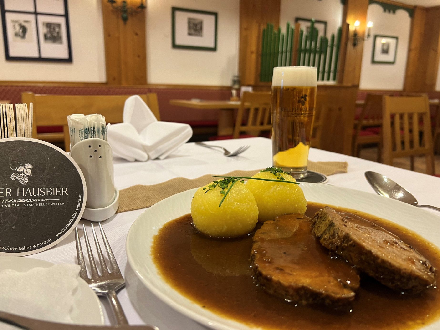 Schweinsbraten mit Erdäpfelknödel