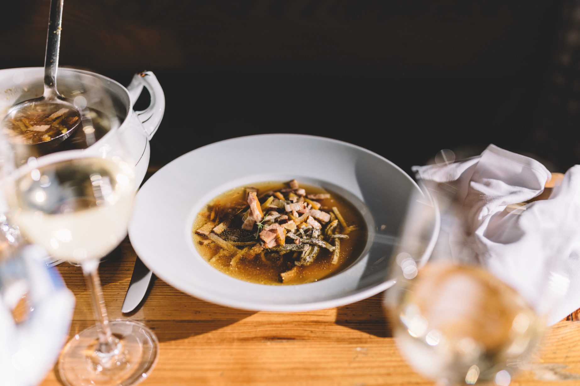 Roggenbiersuppe mit Mohnfrittaten