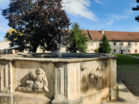 Blick Historischen Brunnen