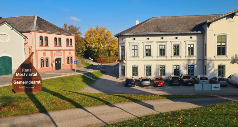 Blick auf Alte Gebäude und Landschaft