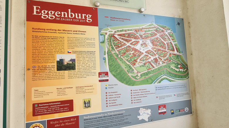 Wanderkarte mit einer Route rund um die Stadtmauer von Eggenburg