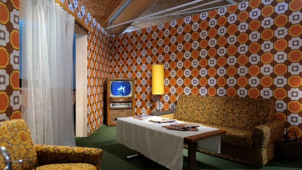 Einblick in ein Wohnzimmer aus vergangenen Zeiten.