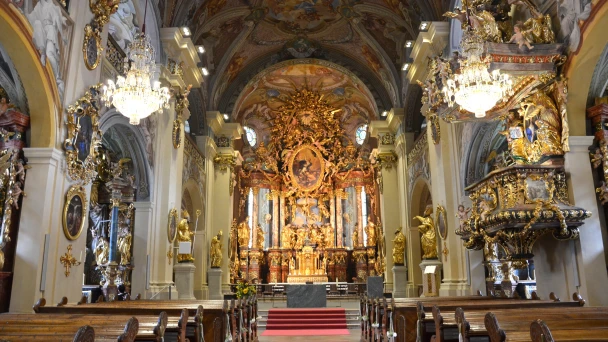 Blick auf den Hochalter in der Stiftskirche.