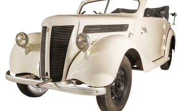 Cremefarbenes Oldtimer-Cabrio auf weißem Hintergrund.