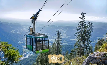 Blick auf die Gondel der Rax Seilbahn.