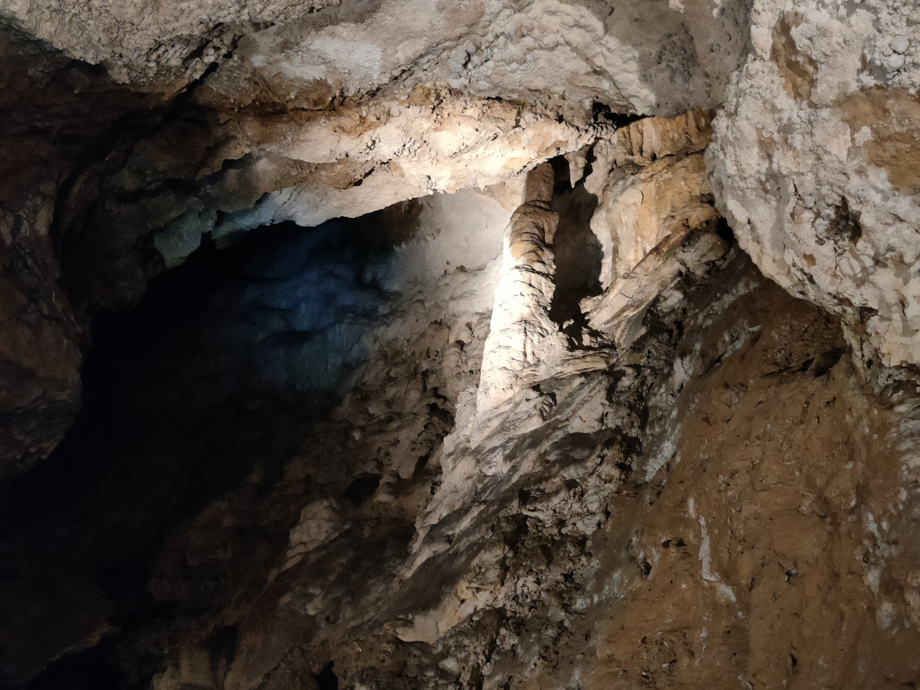 Steinformation in der Ötscher Tropfsteinhöhle