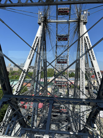 Sicht von Gondel auf Riesenrad Konstruktion
